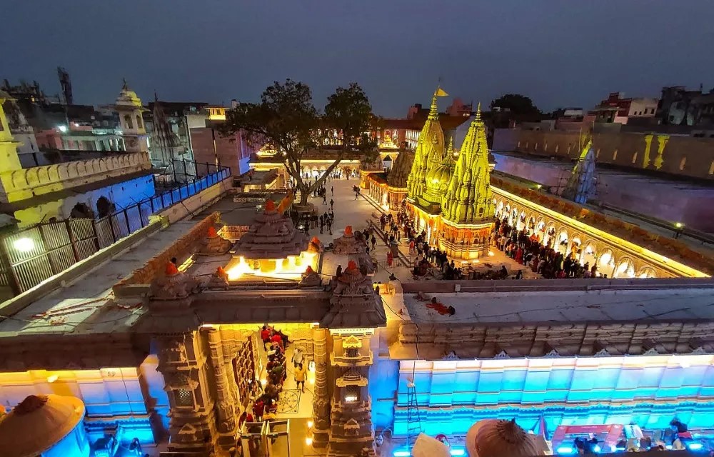 Yovibe Stays at Shri Kashi Vishwanath Temple